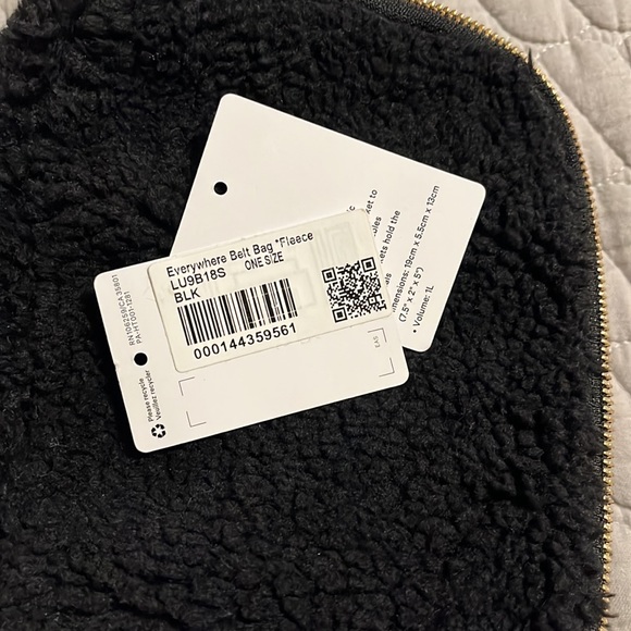 Black Lululemon fuzzy every day bag with gold hardware - Picture 6 of 6